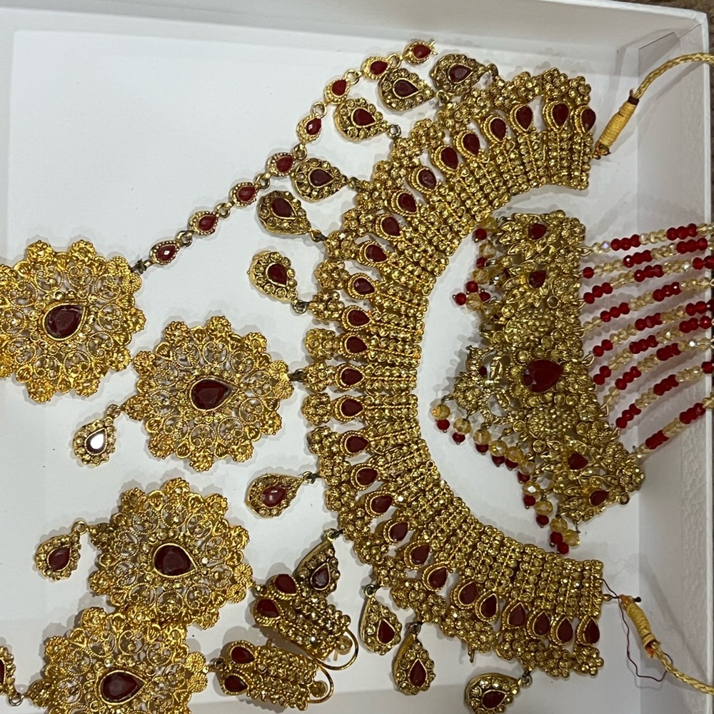 Elegant Gold and Red Jewelry Set